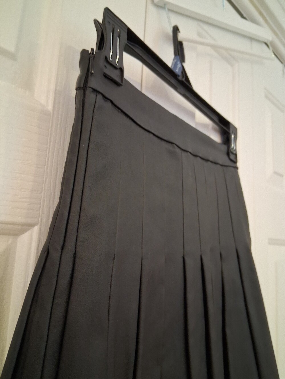 Faux Leather Pleated Women's Skirt - Picture 5 of 10
